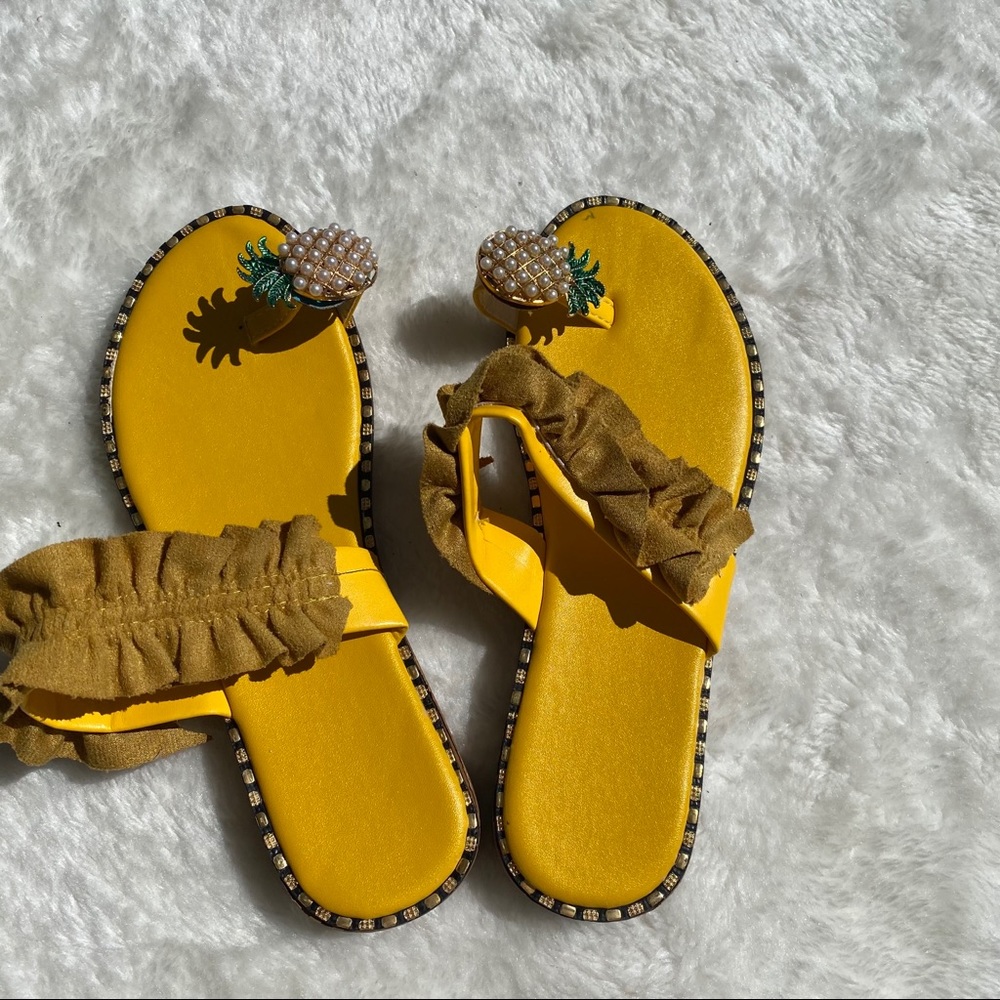 Pearl pineapple ruffle strap sandals - Picture 2 of 4